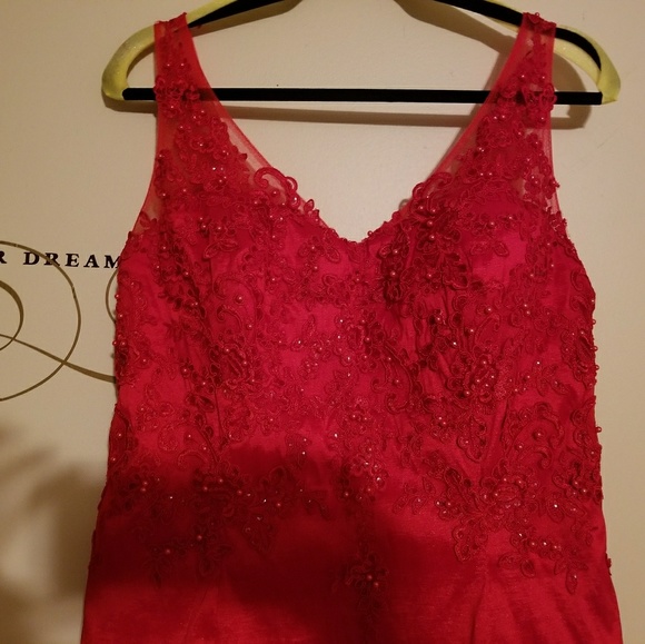 V-neck sleeveless dress - Picture 2 of 6